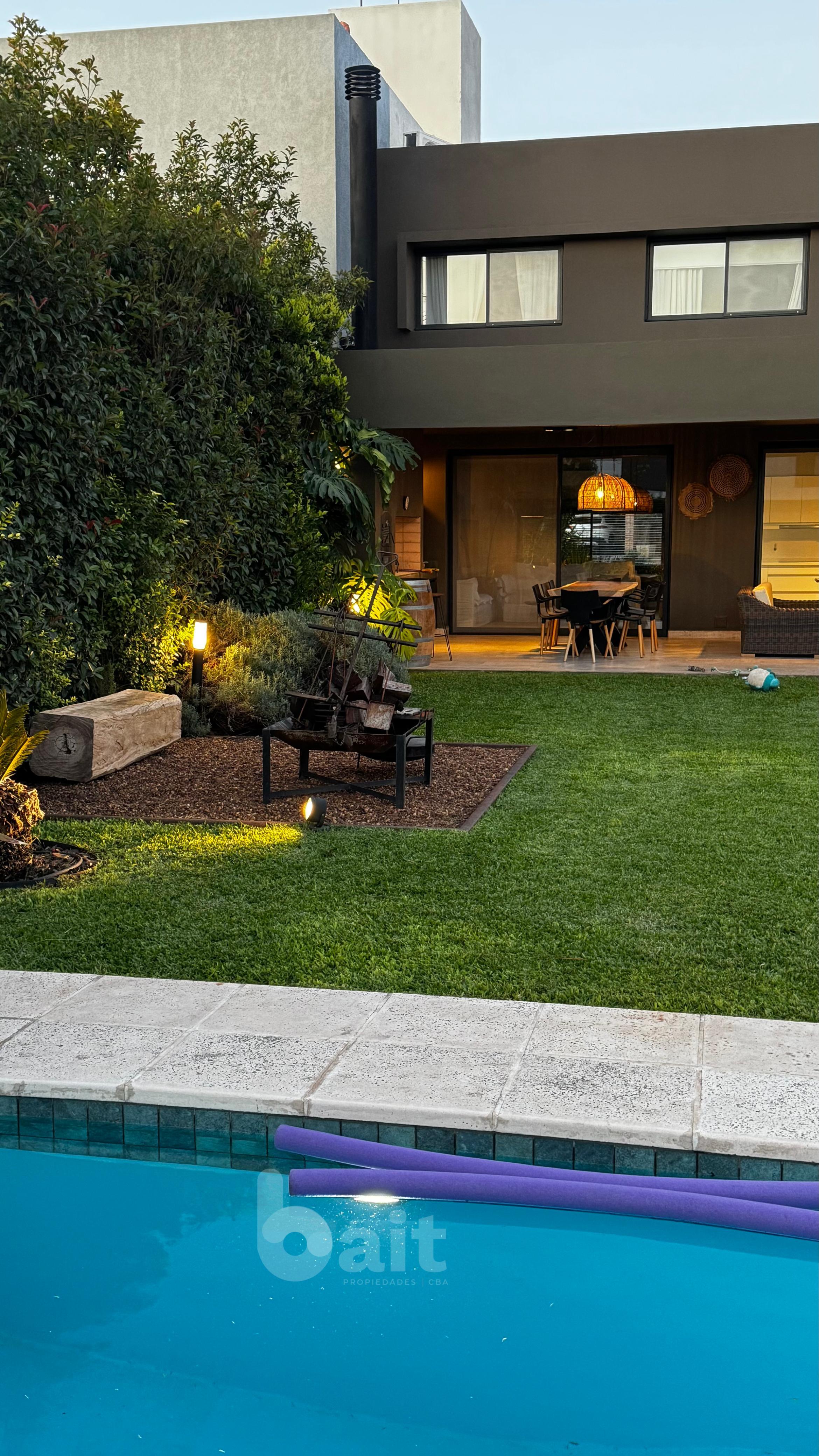 VENDO CASA 3 DORMITORIOS ESCRITORIO SANTINA NORTE VALLE ESCONDIDO