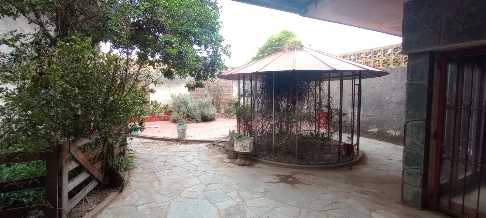 VENDO CASA ENTRE MAIPU Y PERON