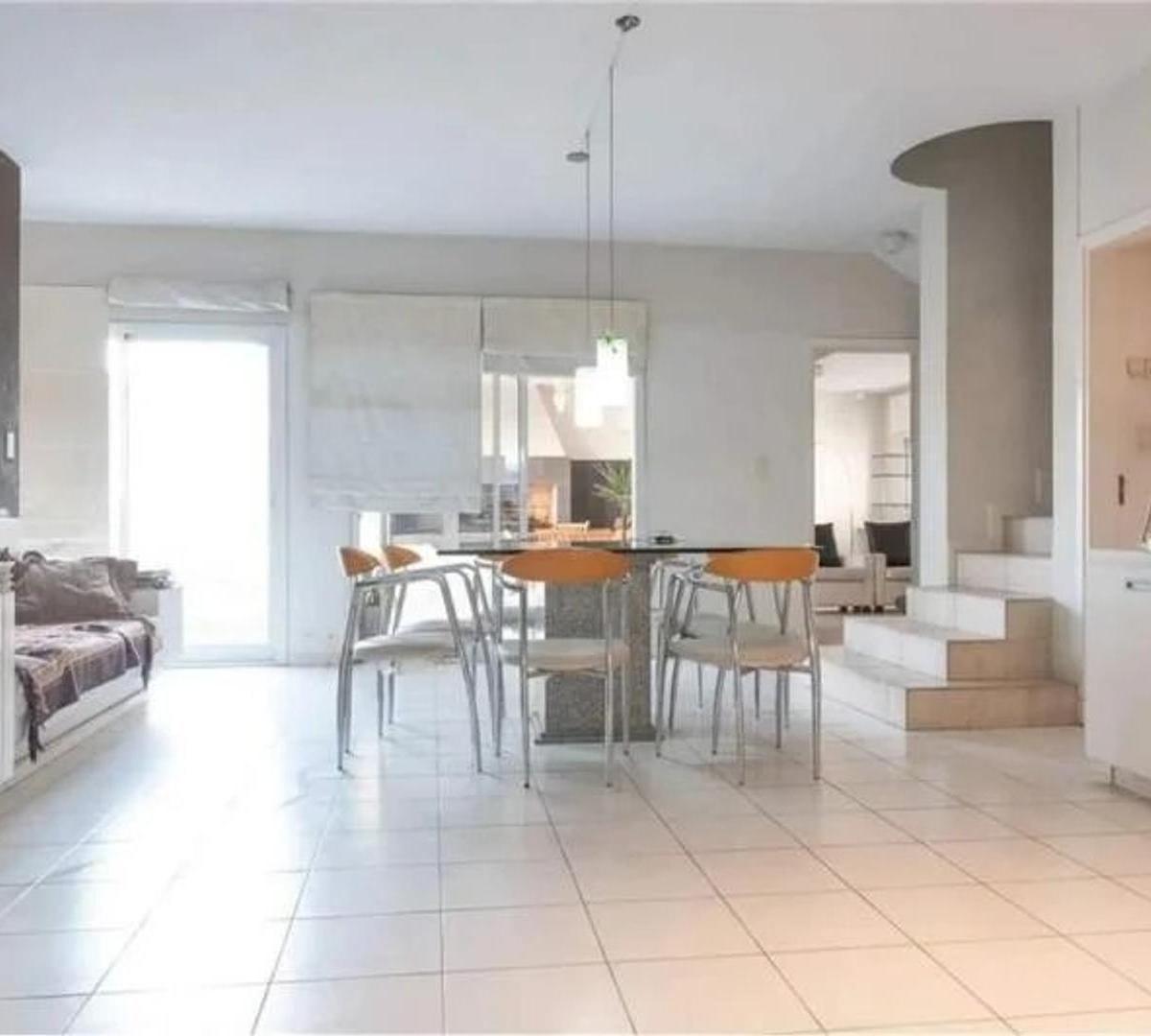 VTA. CASA CON PISCINA EN URCA