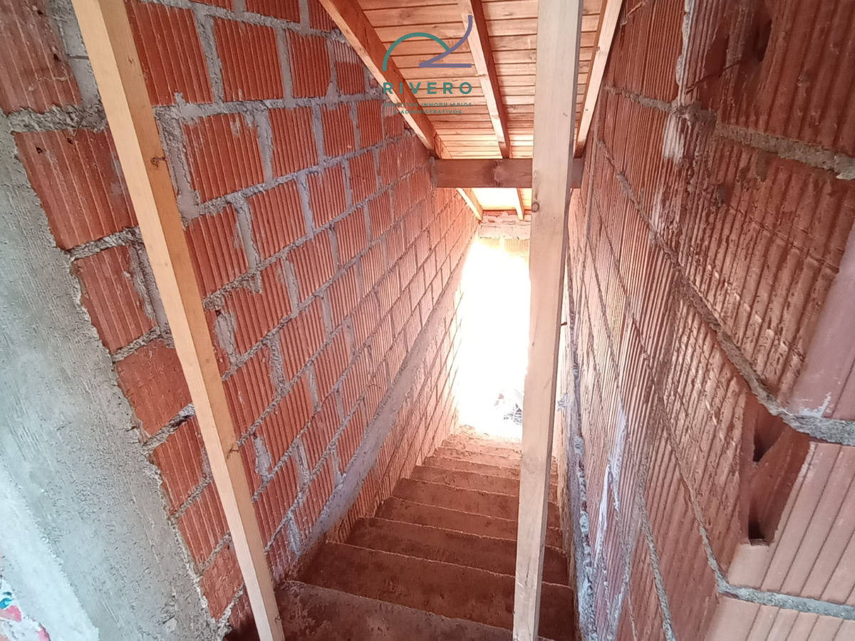 Se vende casa en construcción en Villa General Belgrano