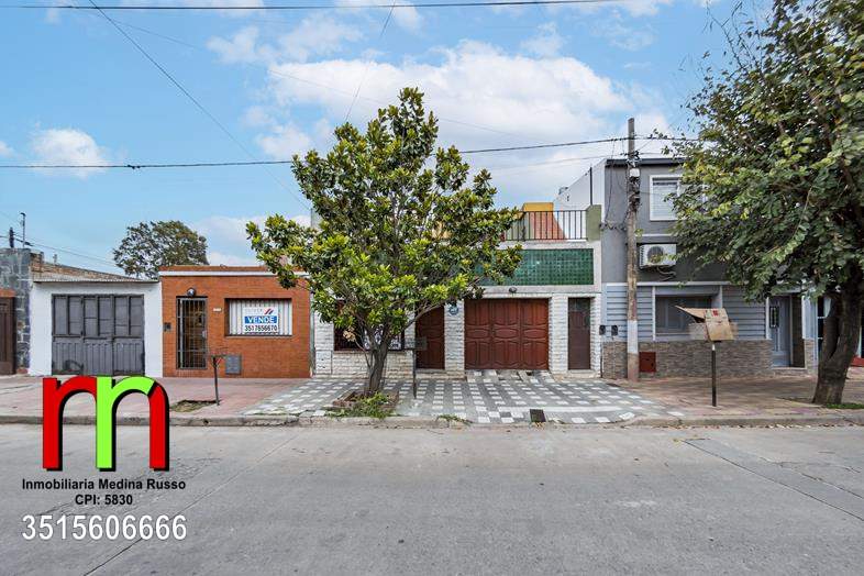 GENERAL BUSTOS - CASA  DEPTO