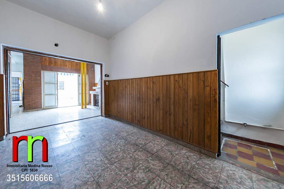 GENERAL BUSTOS - CASA  DEPTO