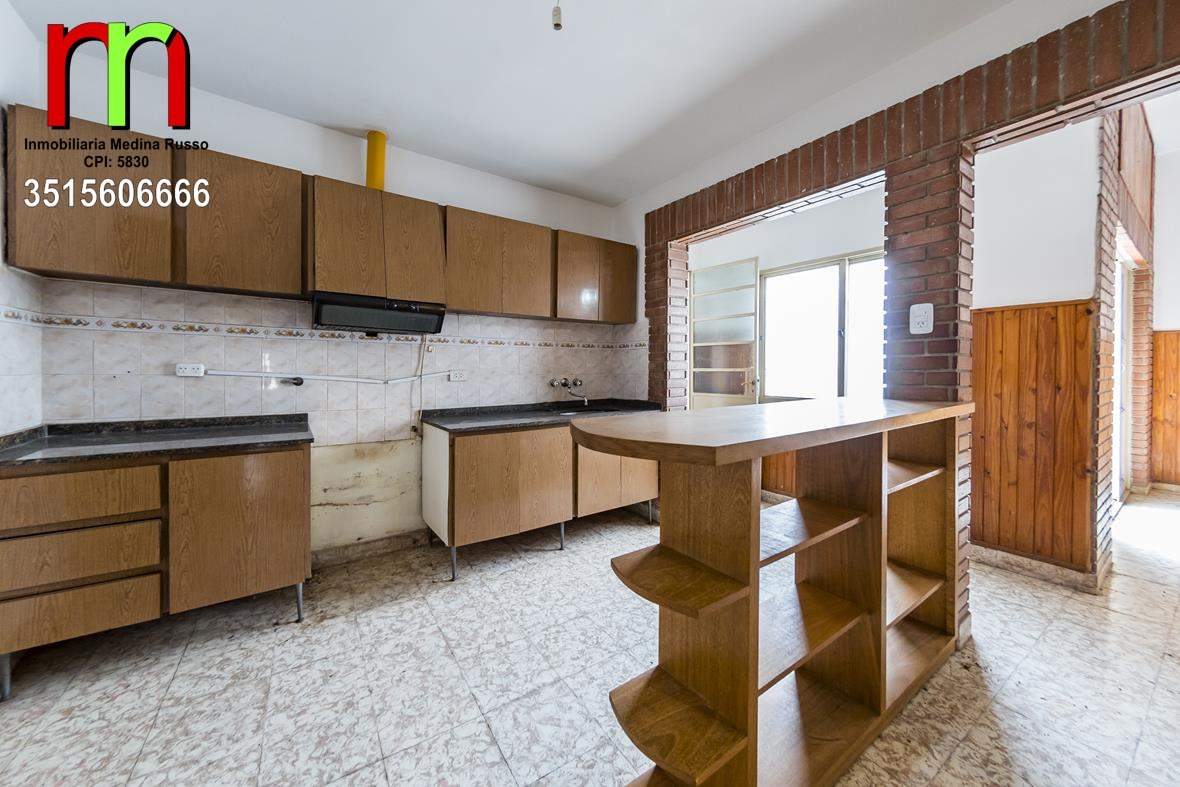 GENERAL BUSTOS - CASA  DEPTO