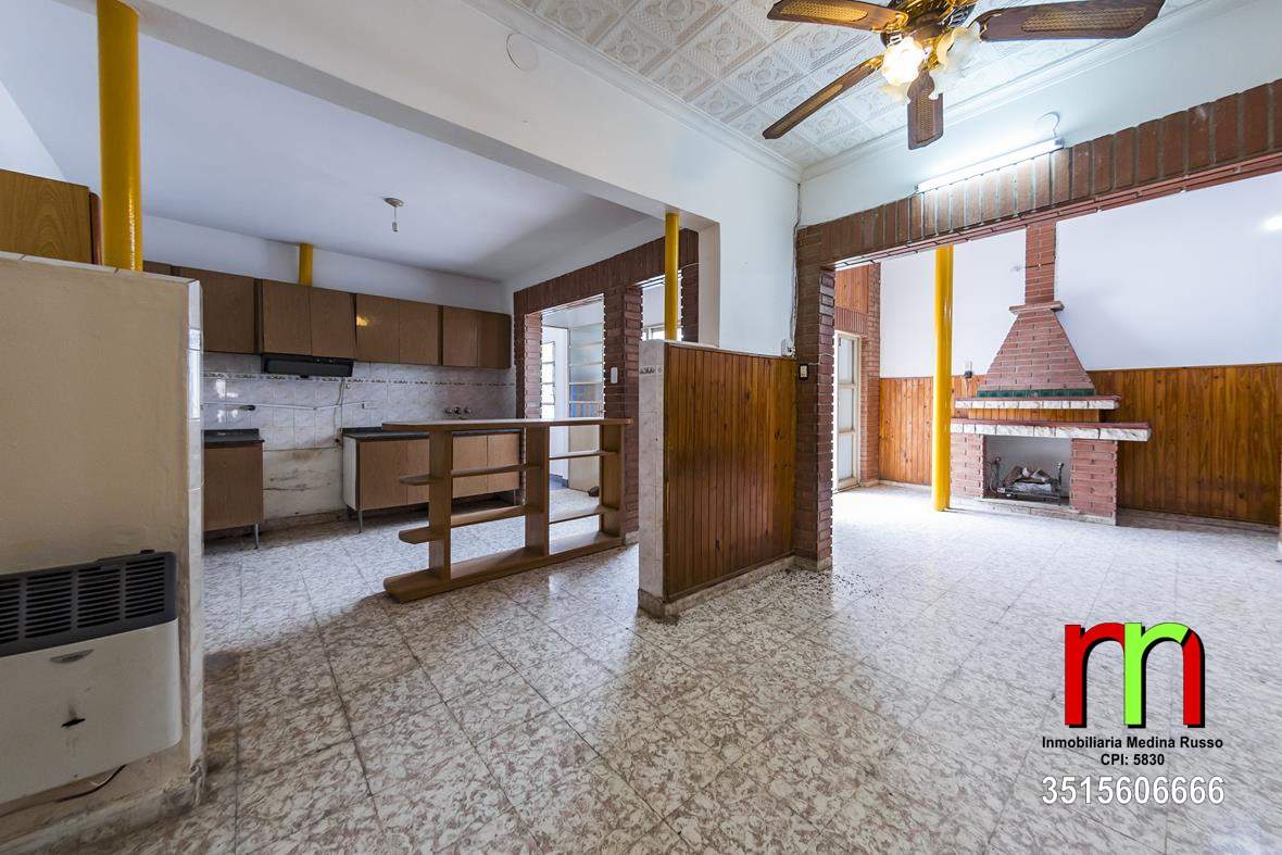 GENERAL BUSTOS - CASA  DEPTO