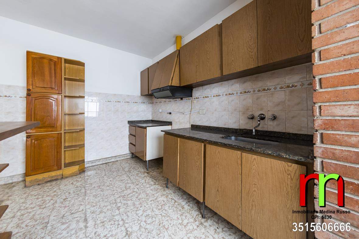 GENERAL BUSTOS - CASA  DEPTO