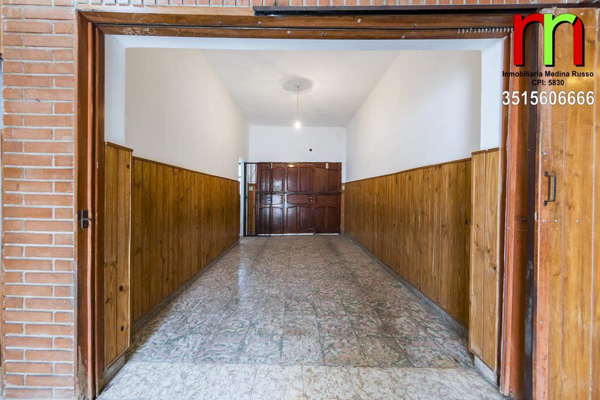 GENERAL BUSTOS - CASA  DEPTO