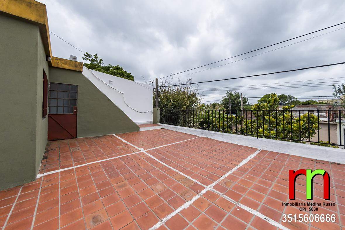 GENERAL BUSTOS - CASA  DEPTO