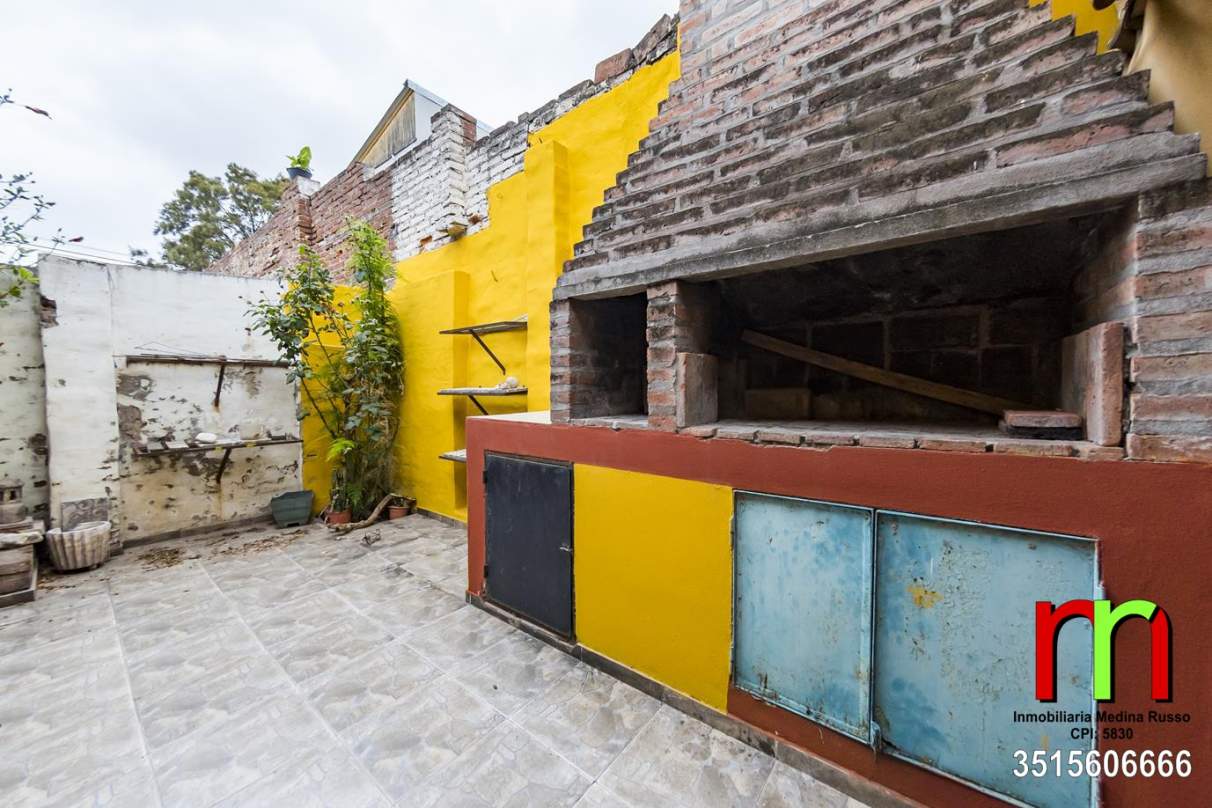 GENERAL BUSTOS - CASA  DEPTO