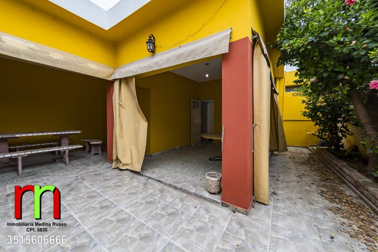 GENERAL BUSTOS - CASA  DEPTO