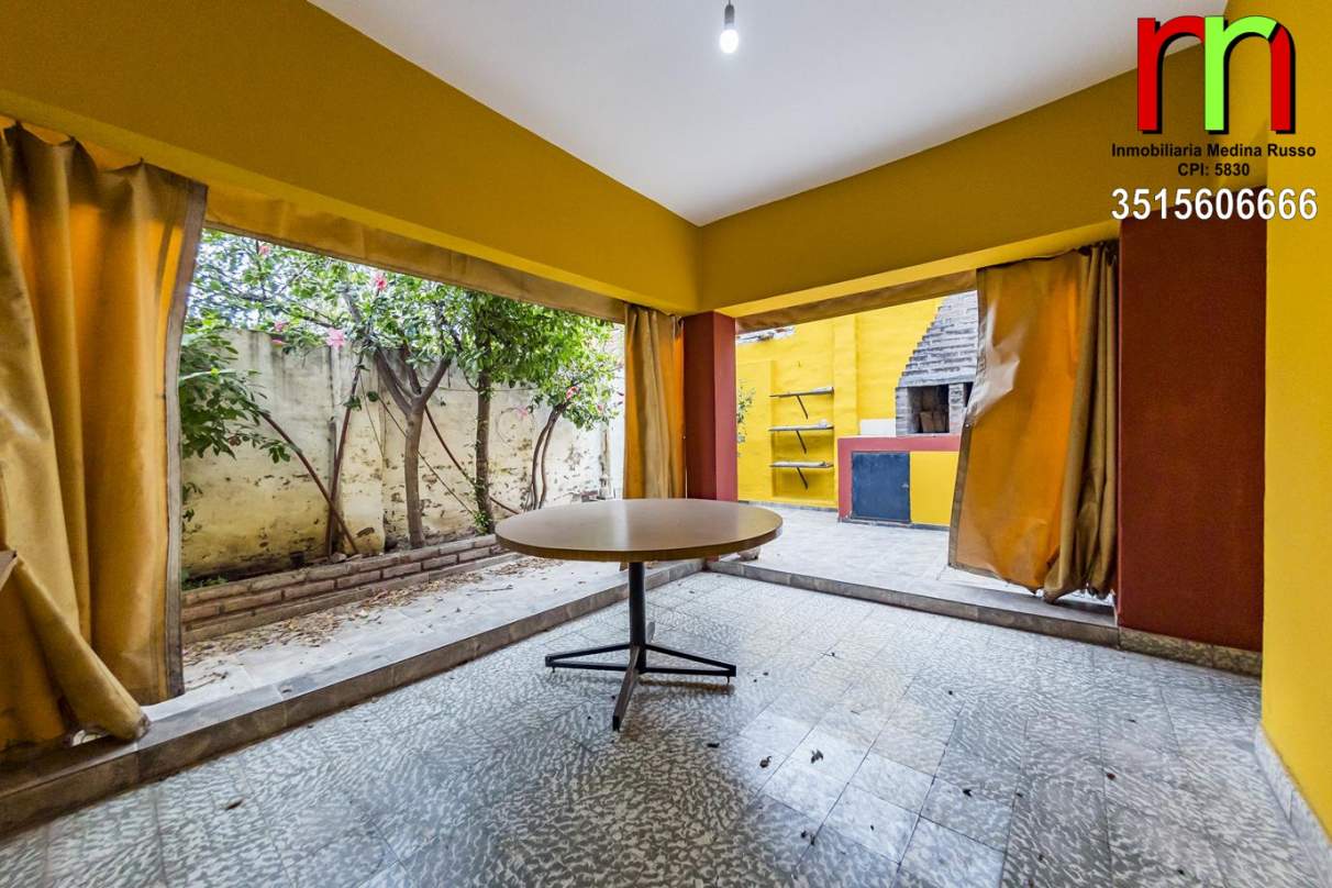 GENERAL BUSTOS - CASA  DEPTO