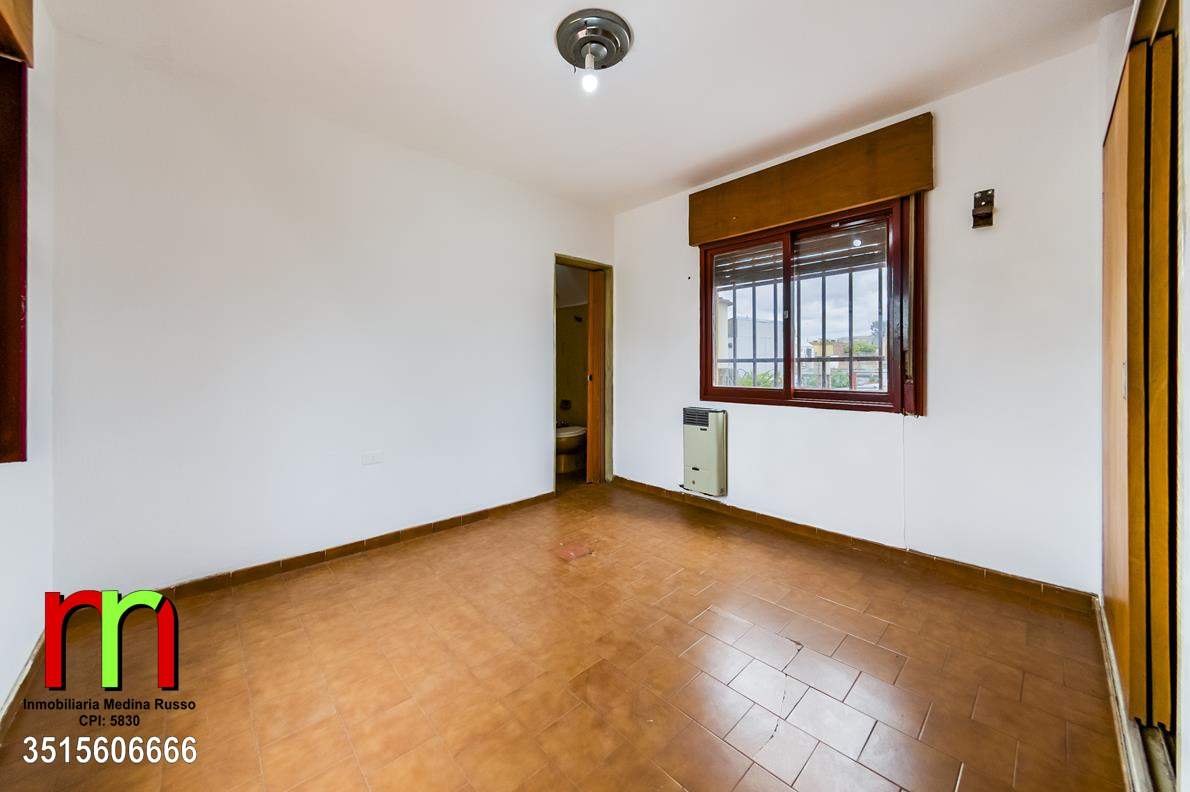 GENERAL BUSTOS - CASA  DEPTO