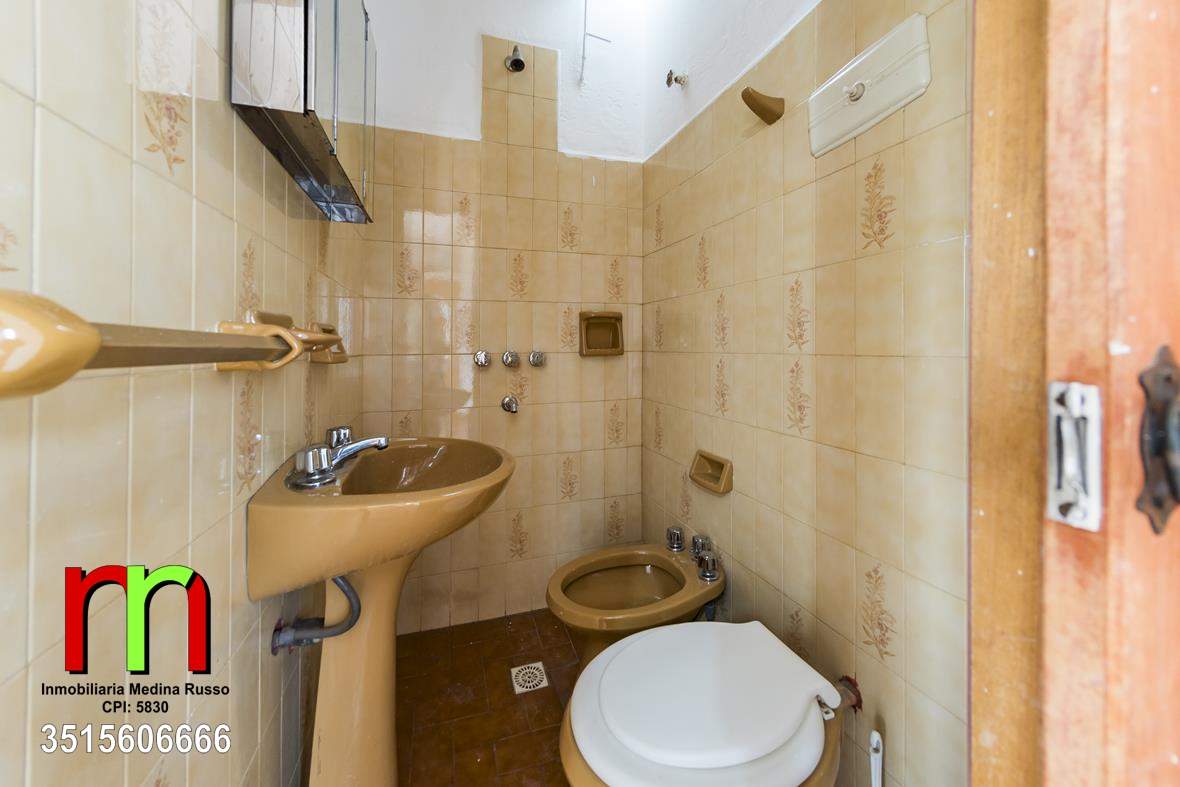 GENERAL BUSTOS - CASA  DEPTO