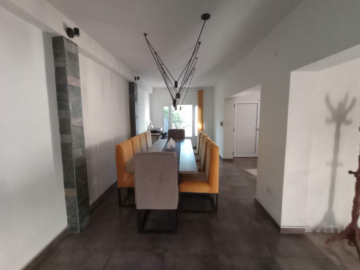 SE VENDE CASA DE 4 DORMITORIOS, QUINCHO, PILETA. BARRIO FENIX, RIO CUARTO