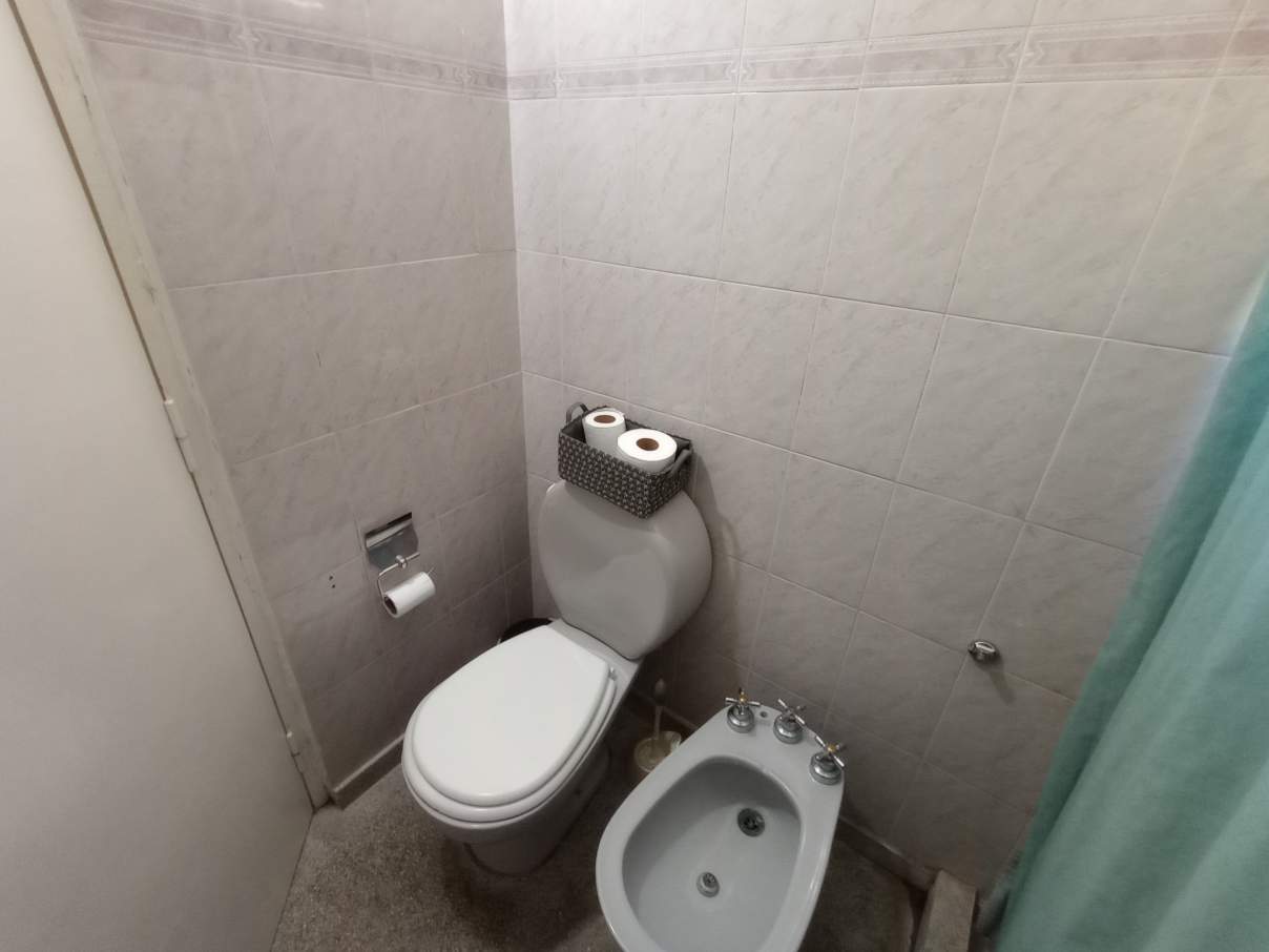 SE VENDE CASA DE 4 DORMITORIOS, QUINCHO, PILETA. BARRIO FENIX, RIO CUARTO