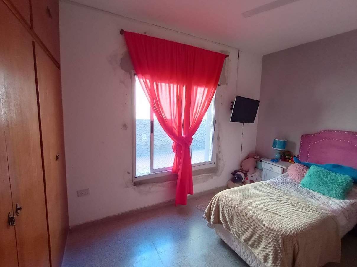 SE VENDE CASA DE 4 DORMITORIOS, QUINCHO, PILETA. BARRIO FENIX, RIO CUARTO