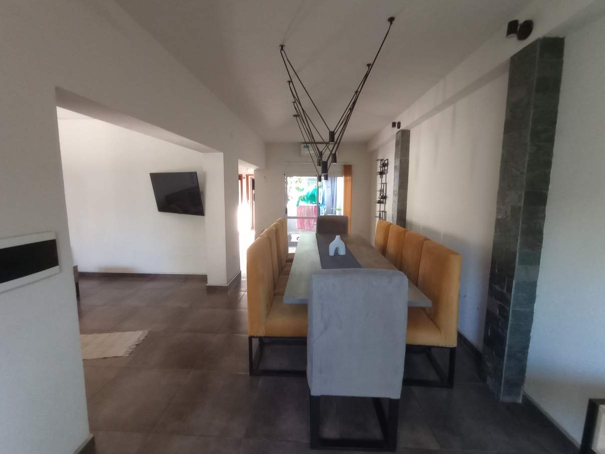 SE VENDE CASA DE 4 DORMITORIOS, QUINCHO, PILETA. BARRIO FENIX, RIO CUARTO
