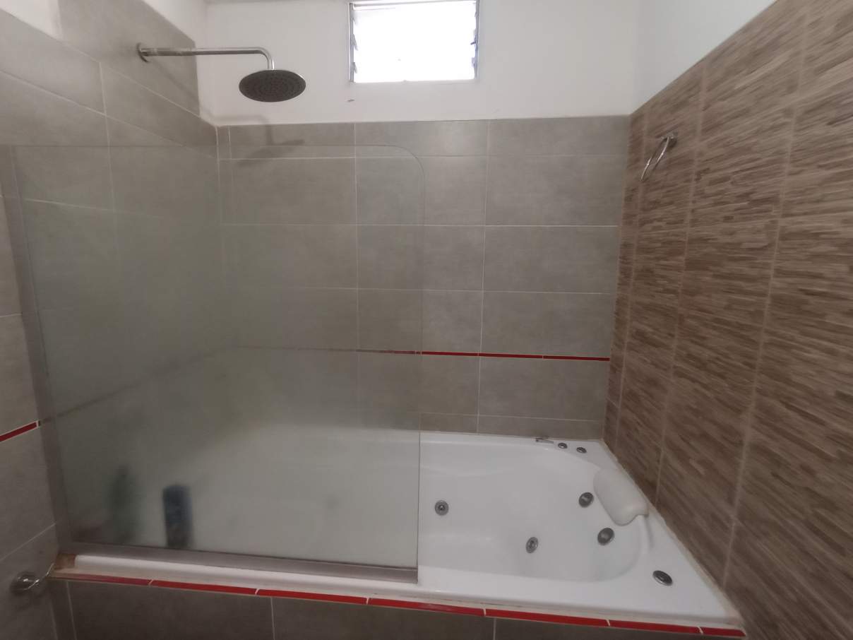 SE VENDE CASA DE 4 DORMITORIOS, QUINCHO, PILETA. BARRIO FENIX, RIO CUARTO