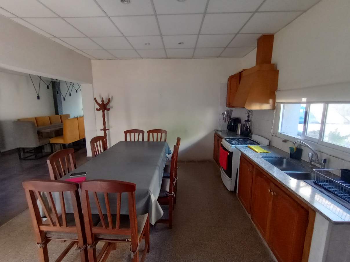 SE VENDE CASA DE 4 DORMITORIOS, QUINCHO, PILETA. BARRIO FENIX, RIO CUARTO