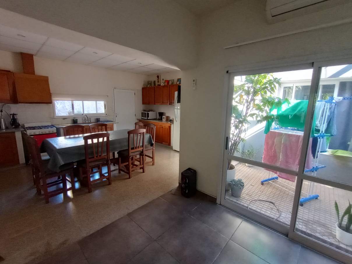 SE VENDE CASA DE 4 DORMITORIOS, QUINCHO, PILETA. BARRIO FENIX, RIO CUARTO