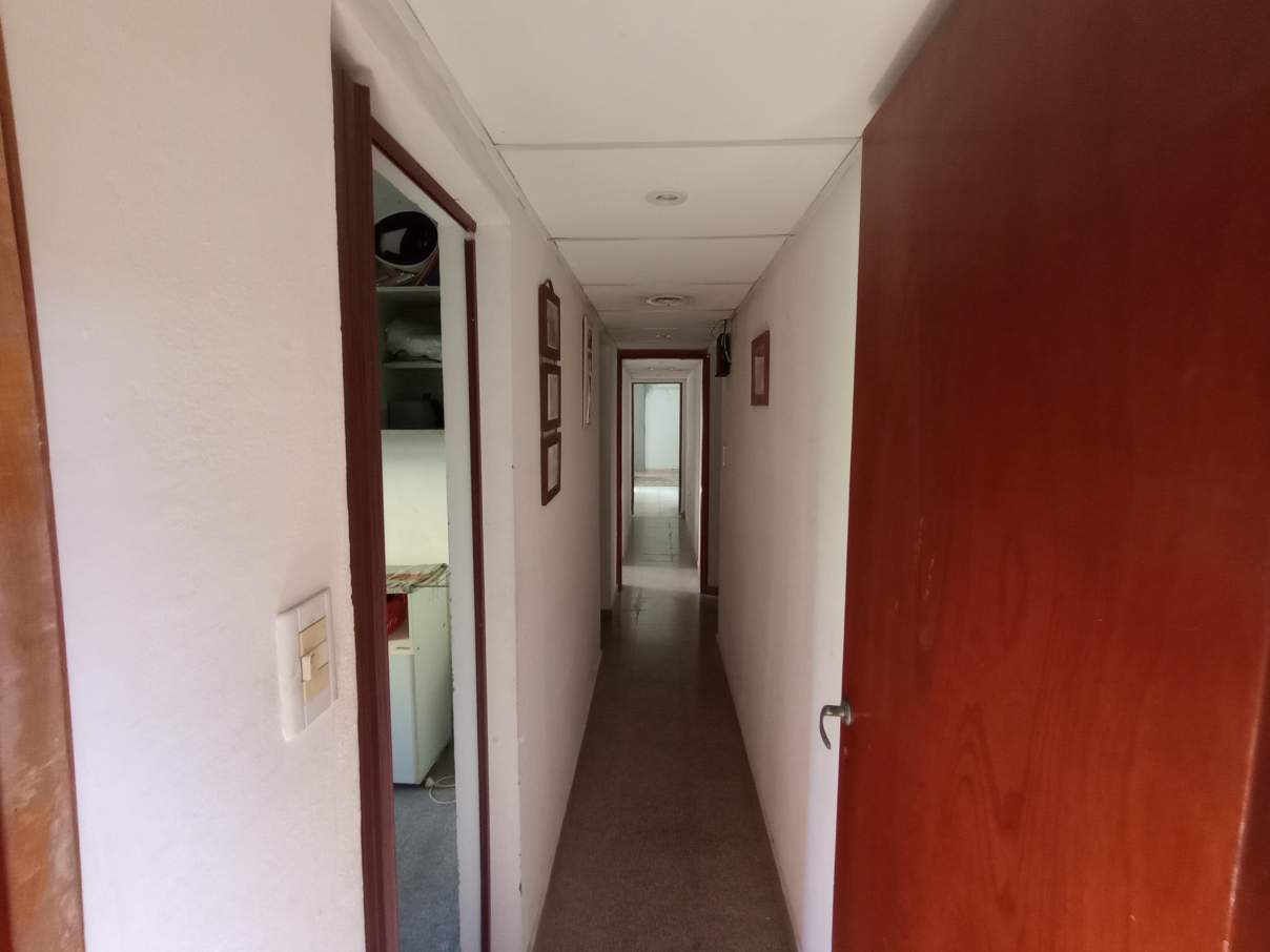 SE VENDE CASA DE 4 DORMITORIOS, QUINCHO, PILETA. BARRIO FENIX, RIO CUARTO