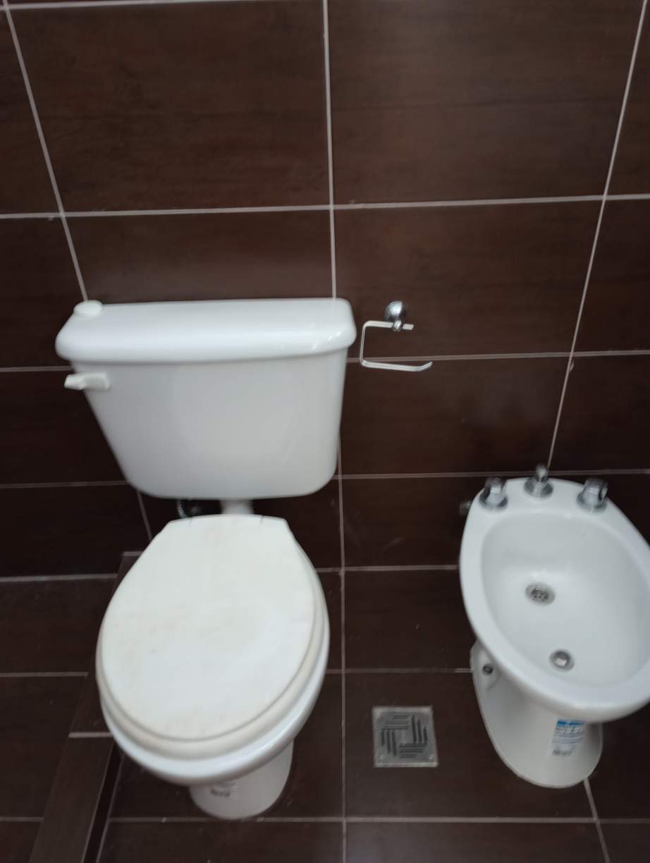 SE VENDE CASA DE TRES DORMITORIOS EN RIO CUARTO, MACRO CENTRO-RIO CUARTO
