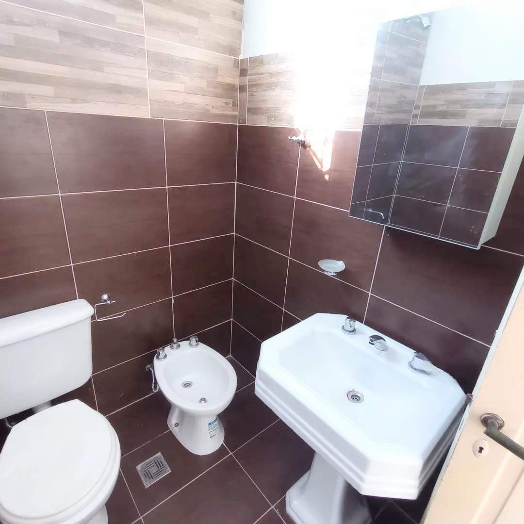 SE VENDE CASA DE TRES DORMITORIOS EN RIO CUARTO, MACRO CENTRO-RIO CUARTO