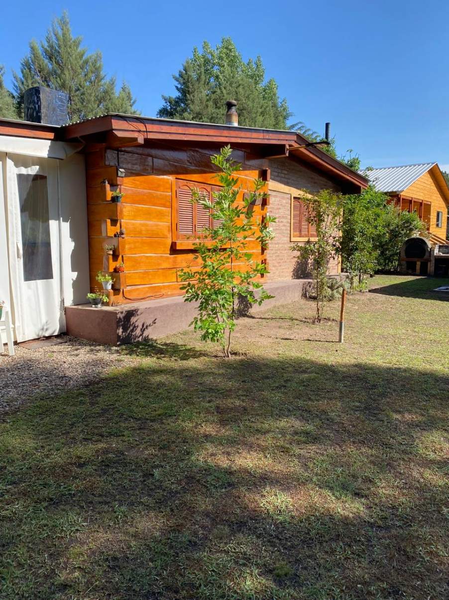 CABAÑA  DE 3 AMB CON PILETA  EN SANTA MÓNICA-CALAMUCHITA