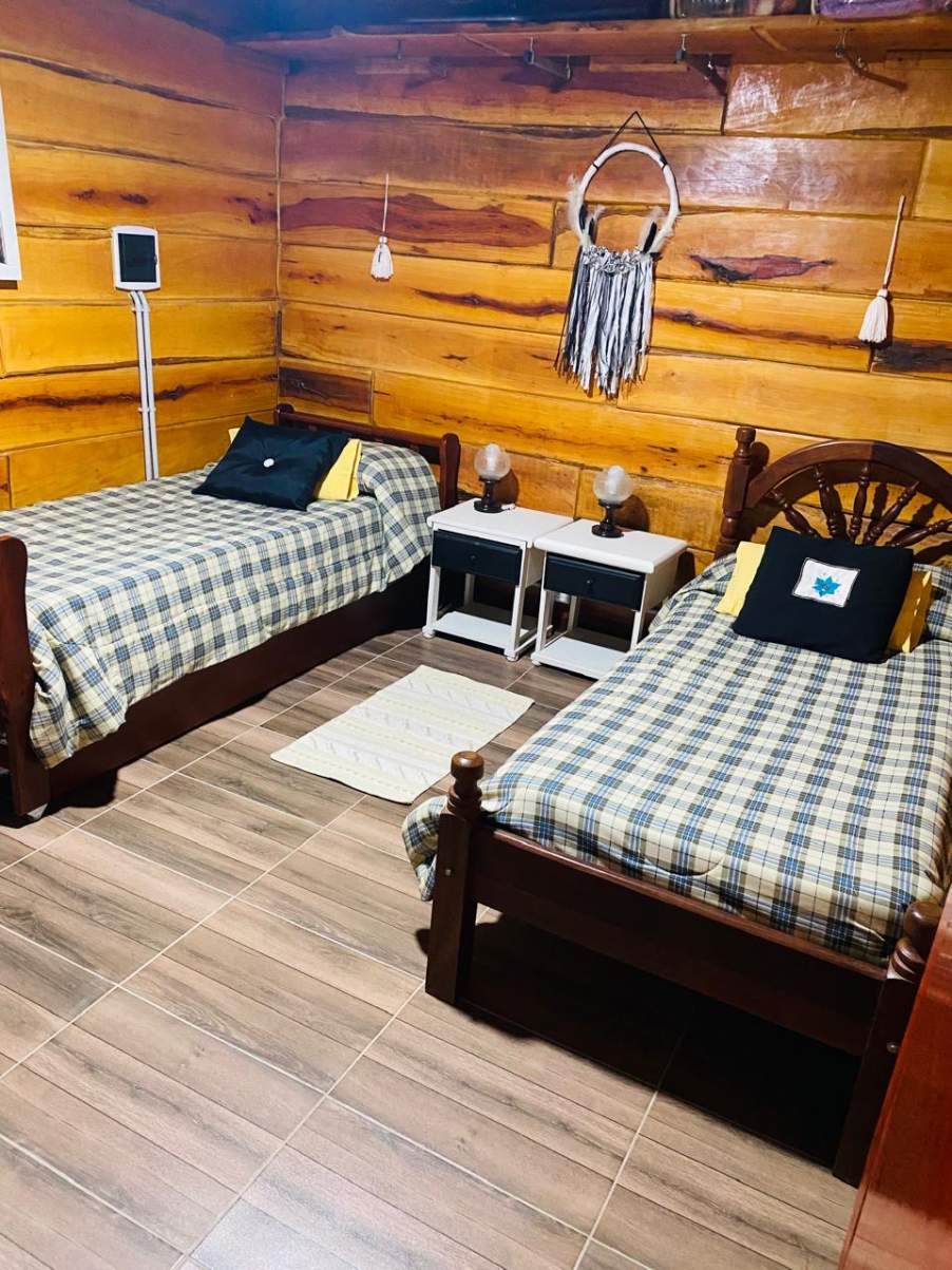 CABAÑA  DE 3 AMB CON PILETA  EN SANTA MÓNICA-CALAMUCHITA