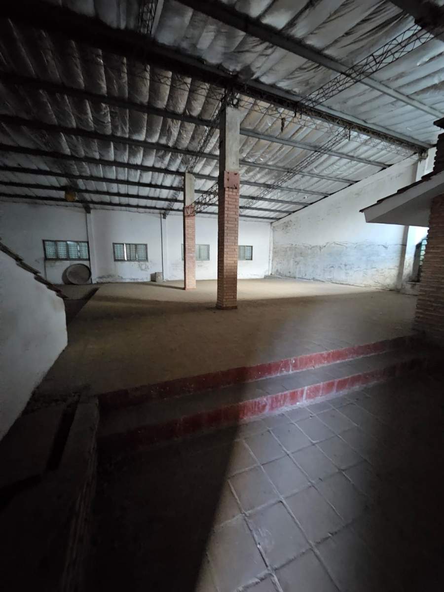 Local sobre Av Colon 250 m2