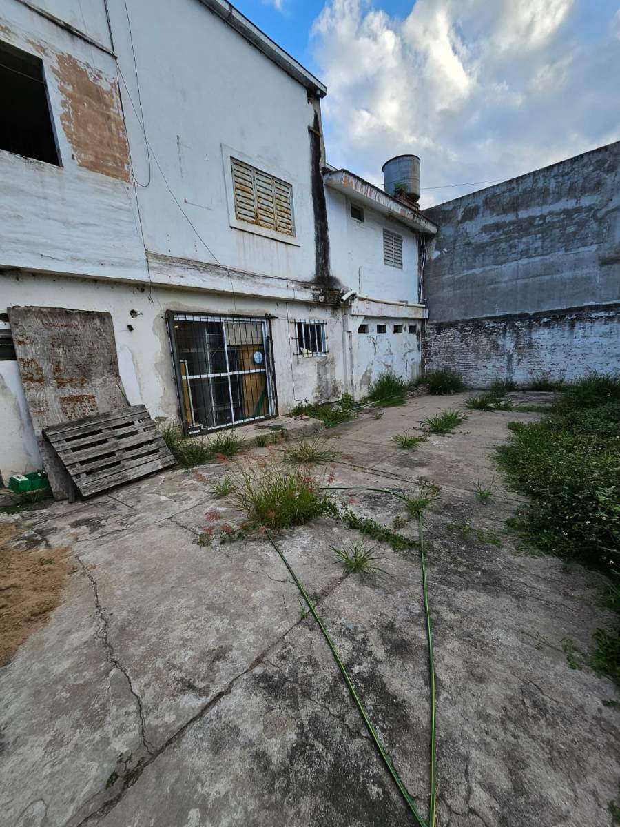 Local sobre Av Colon 250 m2