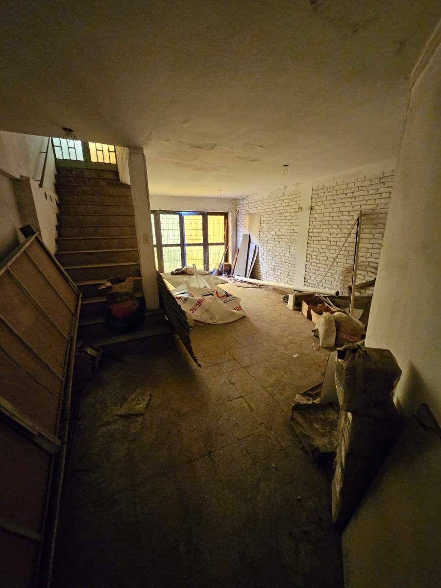 Local sobre Av Colon 250 m2