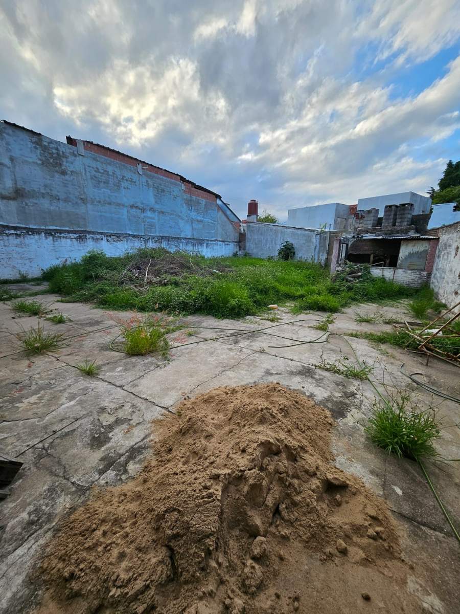 Local sobre Av Colon 250 m2