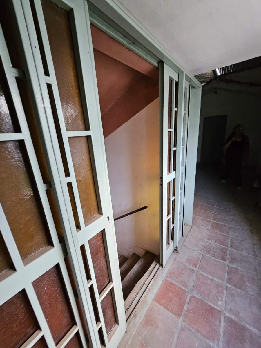 Local sobre Av Colon 250 m2