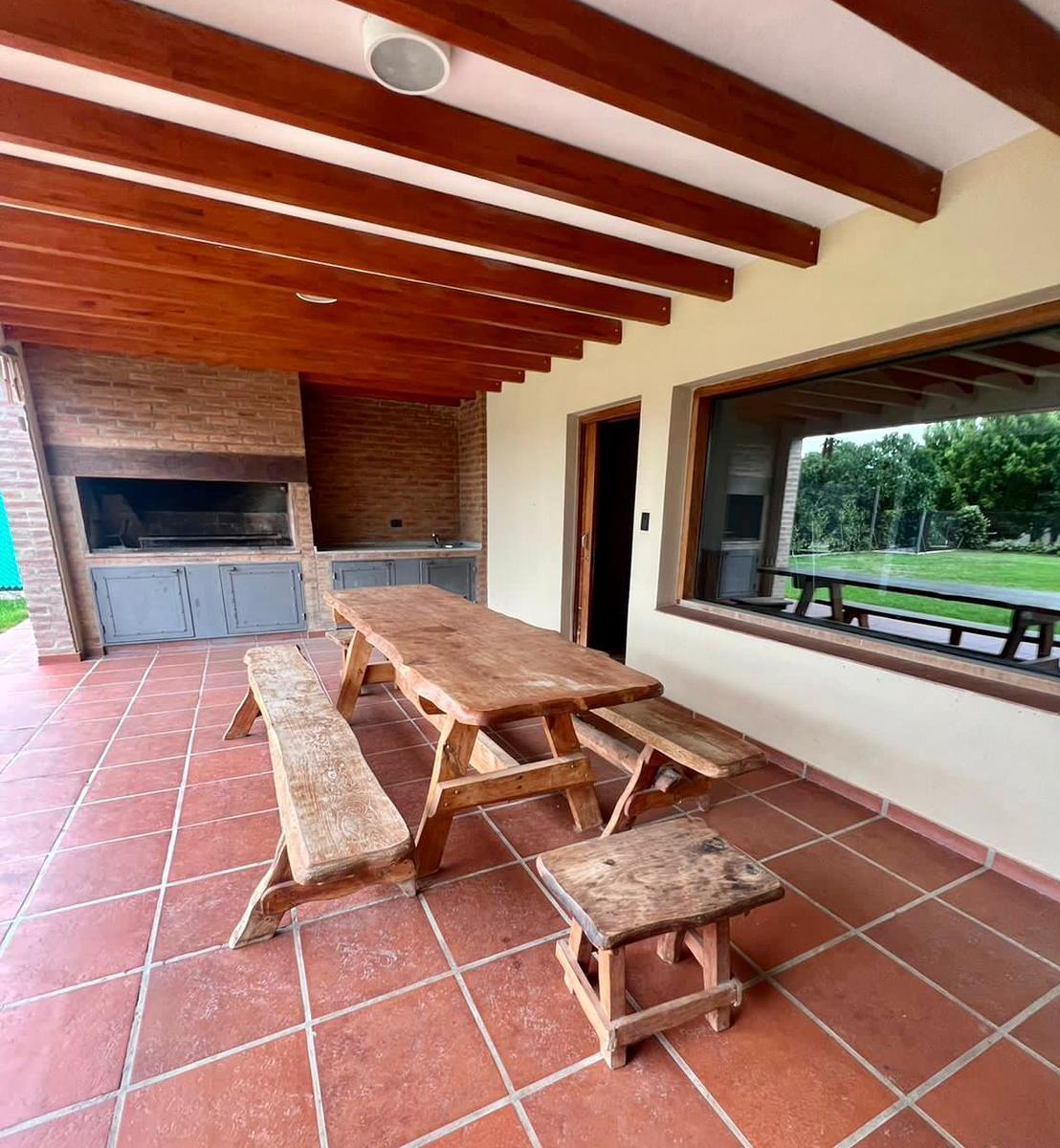 ALQUILER TEMPORARIO CASA 3 DORMITORIOS EN VILLA LAGO AZUL  CARLOS PAZ TANTI