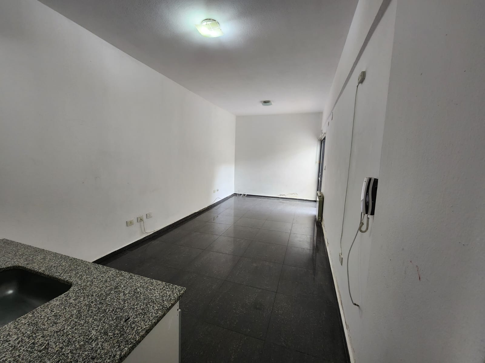 Departamento monoambiente venta, cochera, pileta. Av Principal, Villa Carlos Paz.