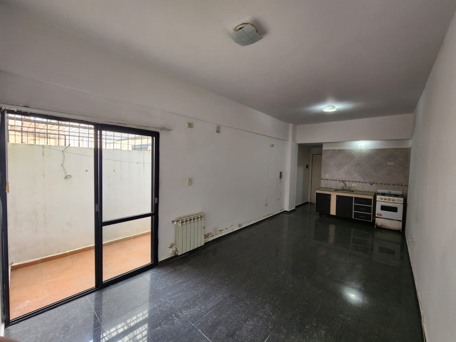 Departamento monoambiente venta, cochera, pileta. Av Principal, Villa Carlos Paz.