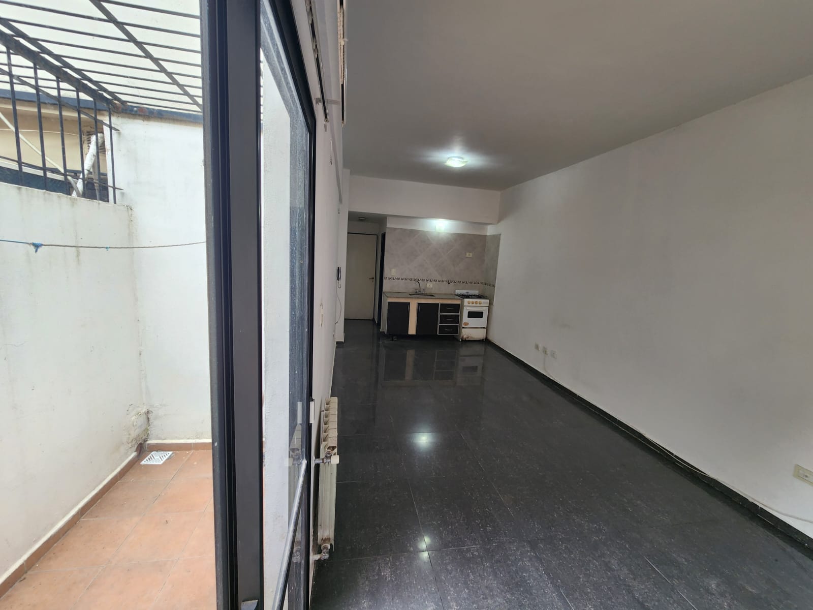 Departamento monoambiente venta, cochera, pileta. Av Principal, Villa Carlos Paz.