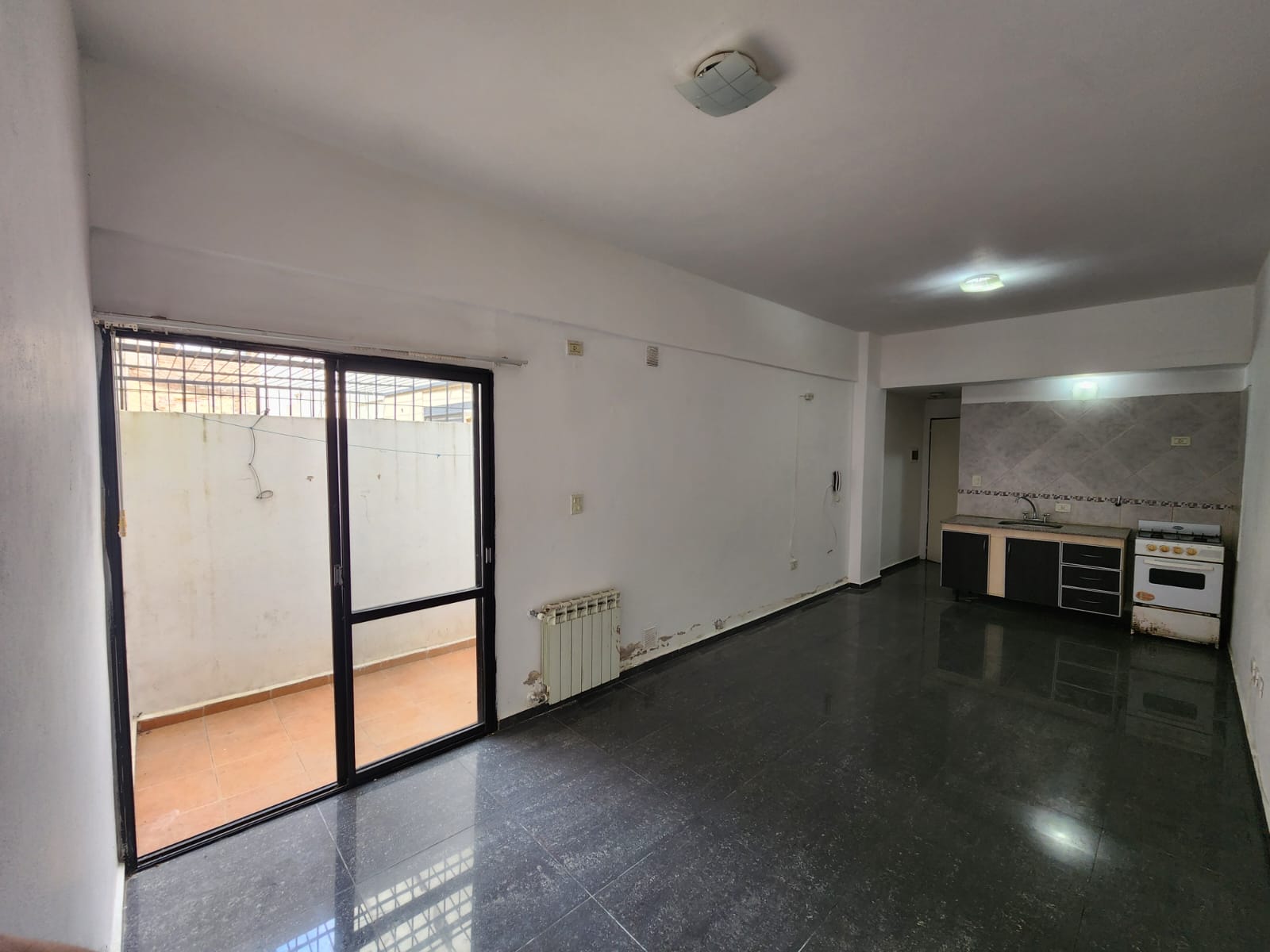 Departamento monoambiente venta, cochera, pileta. Av Principal, Villa Carlos Paz.