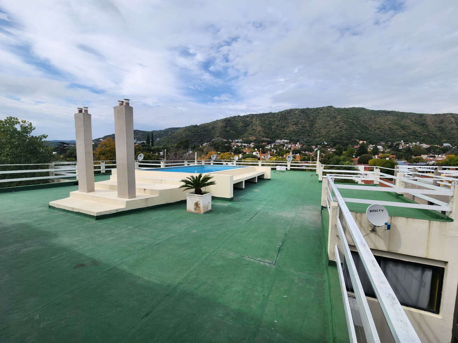 Departamento monoambiente venta, cochera, pileta. Av Principal, Villa Carlos Paz.