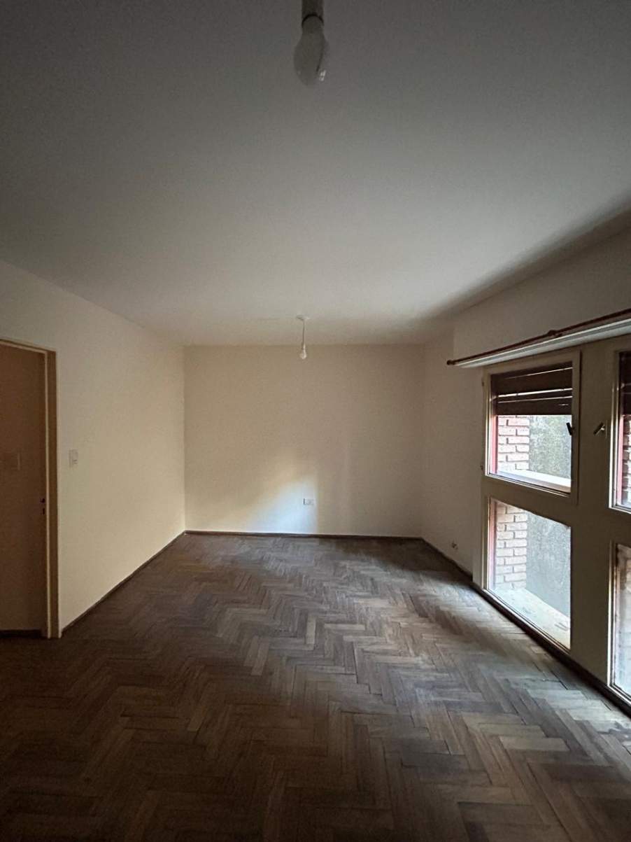 DEPARTAMENTO EN VENTA ENINDEPENDENCIA 273 A UNA CUADRA DE Bv. Illia y de Velez Sarsfield (PATIO OLMOS)