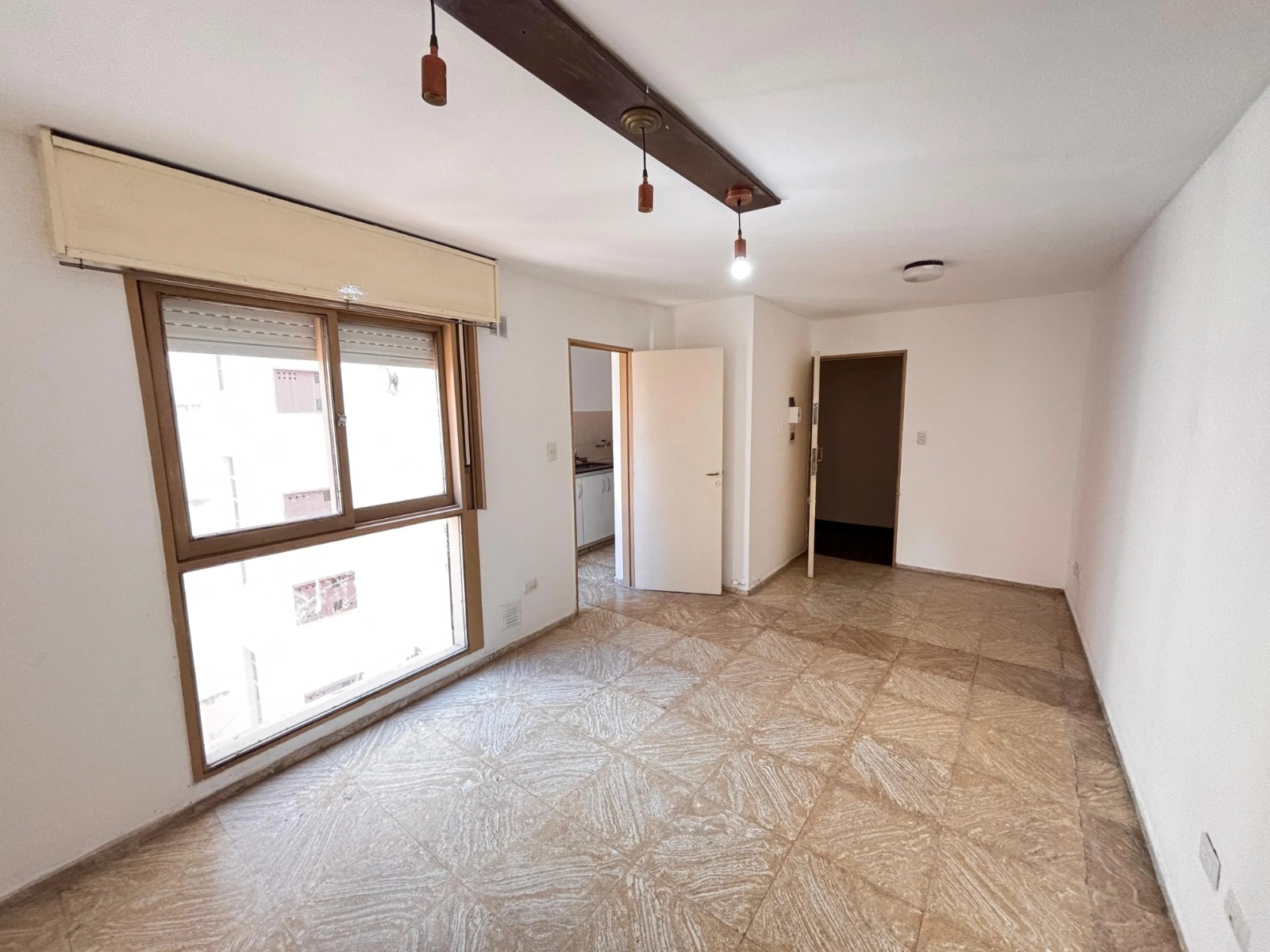 Vendo Dos Dormitorios sobre Cañada esquina Bv San Juan- Piso Alto