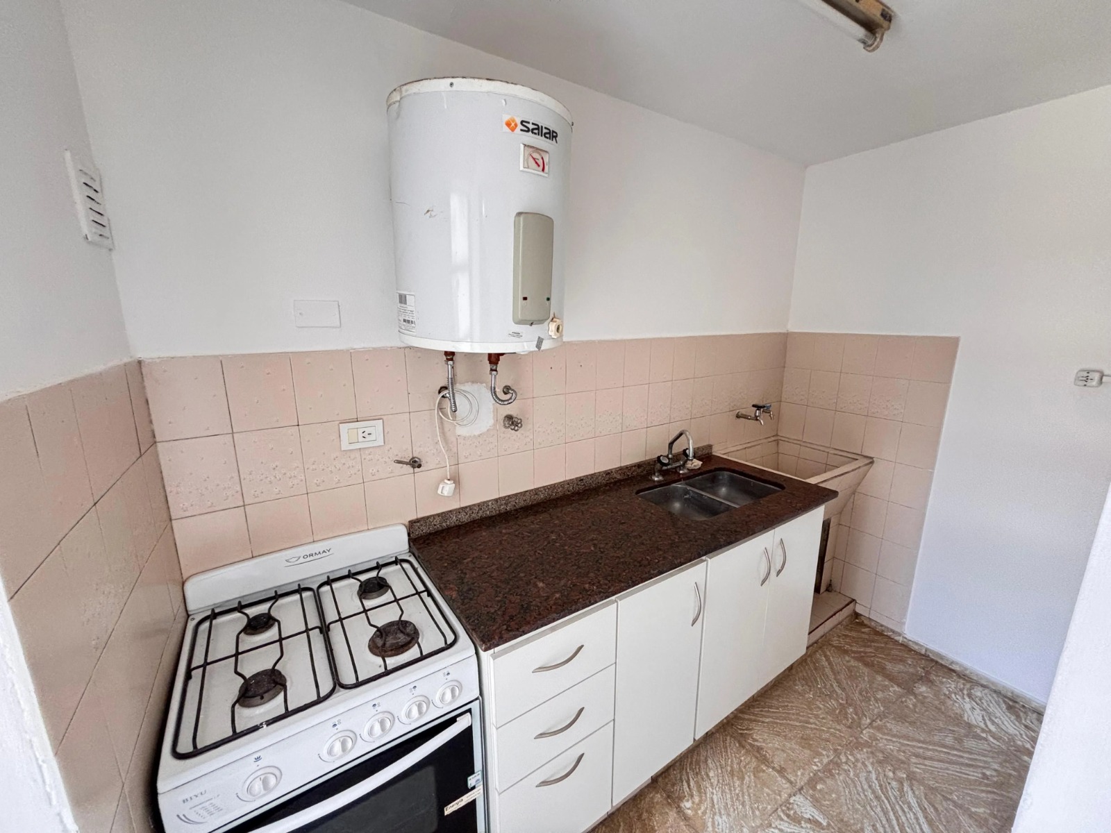 Vendo Dos Dormitorios sobre Cañada esquina Bv San Juan- Piso Alto