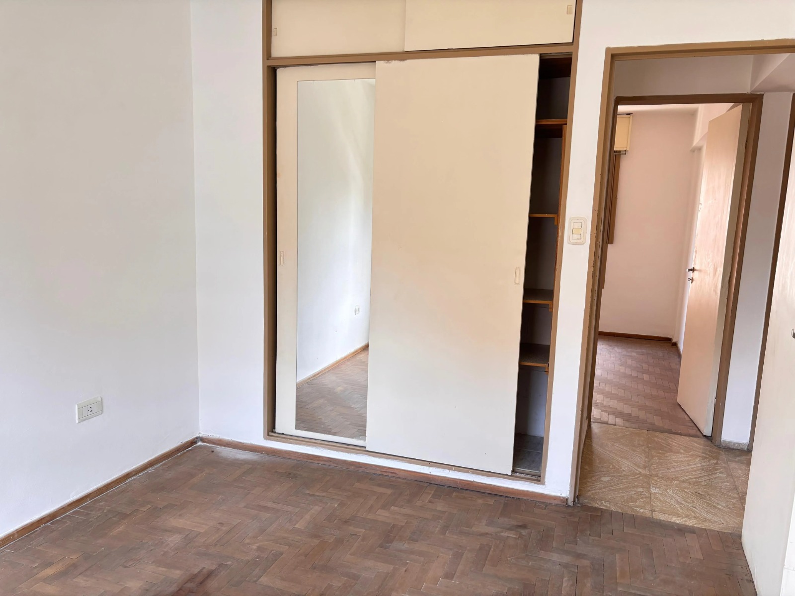 Vendo Dos Dormitorios sobre Cañada esquina Bv San Juan- Piso Alto