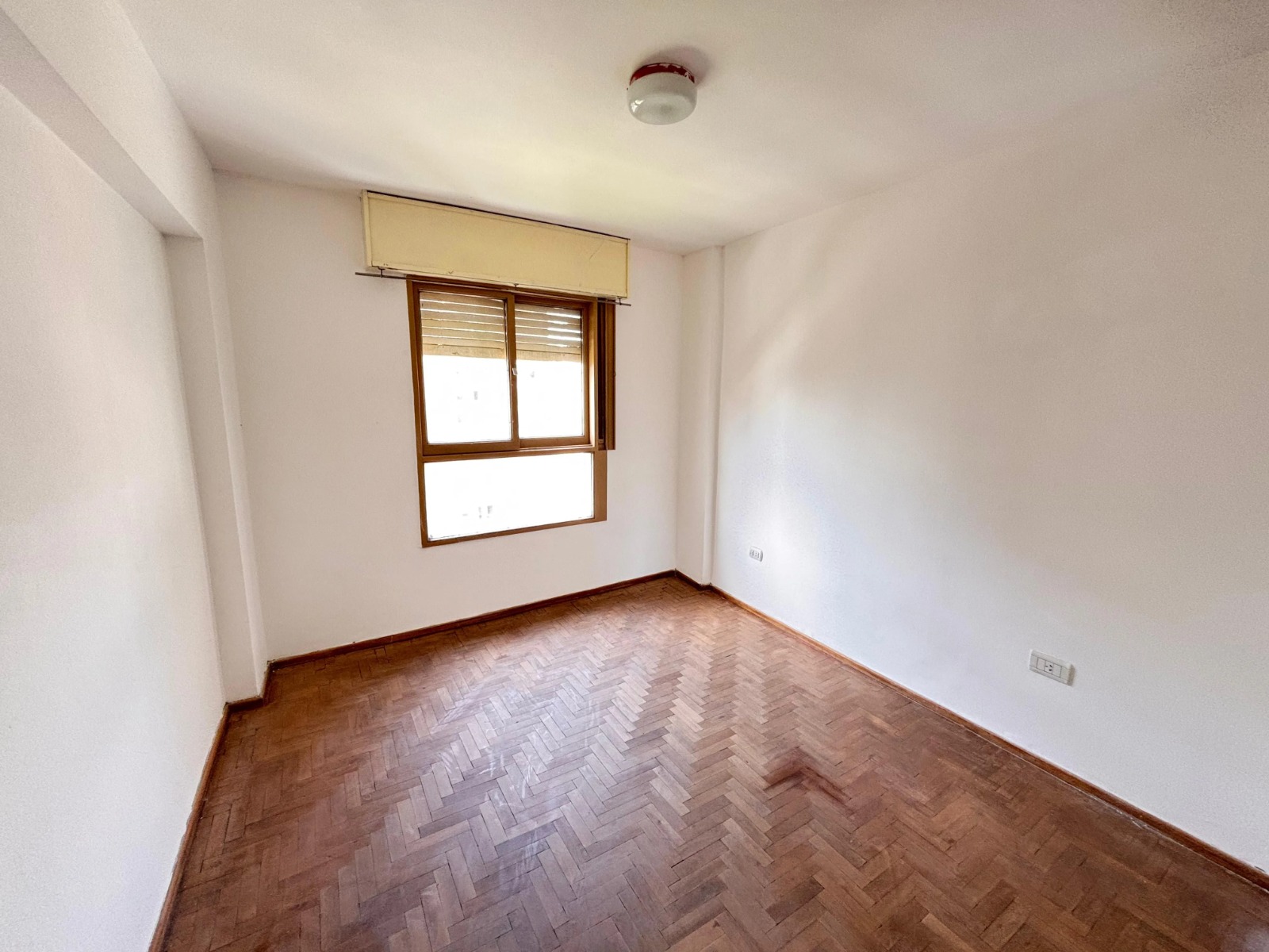 Vendo Dos Dormitorios sobre Cañada esquina Bv San Juan- Piso Alto