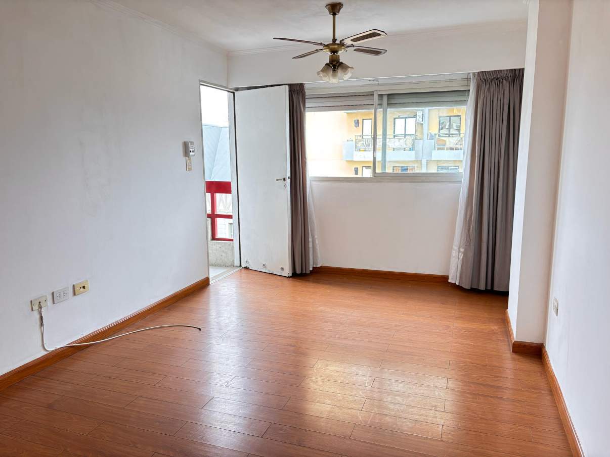 Vendo un dormitorio General Paz al 400