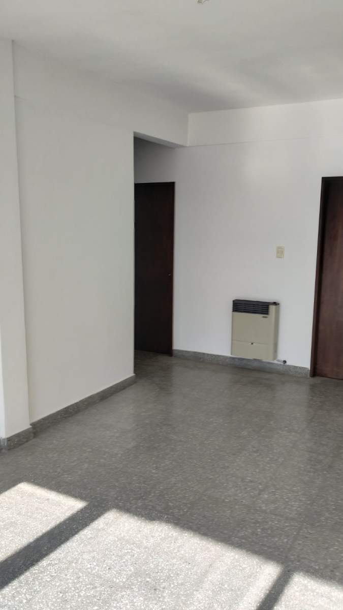 Vendo depto 3 dorm, cplacard y balcón. B Alta Cordoba.
