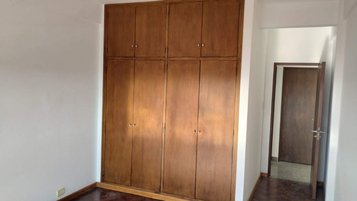 Vendo depto 3 dorm, cplacard y balcón. B Alta Cordoba.