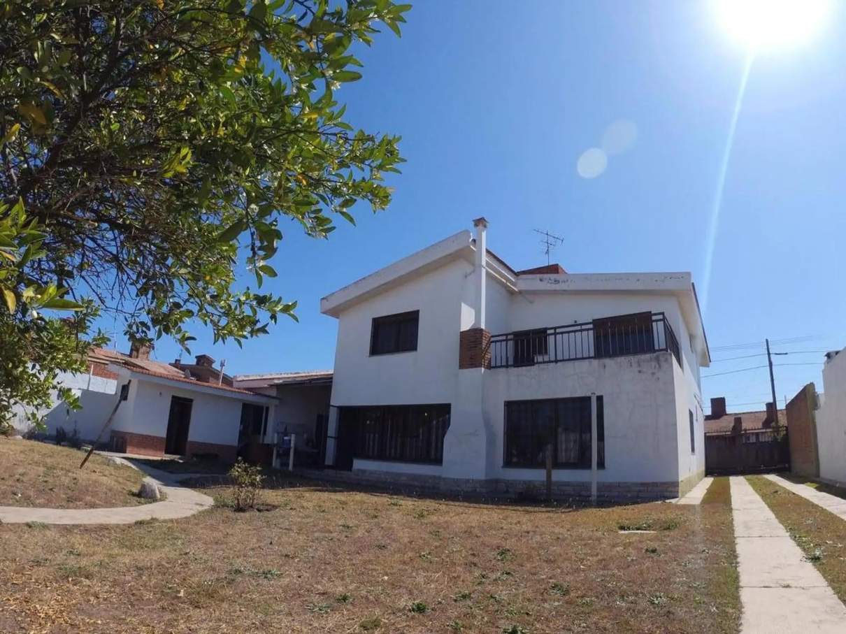 Se Vende Casa 5 Dormitorios Zona Norte Cerro de las rosas