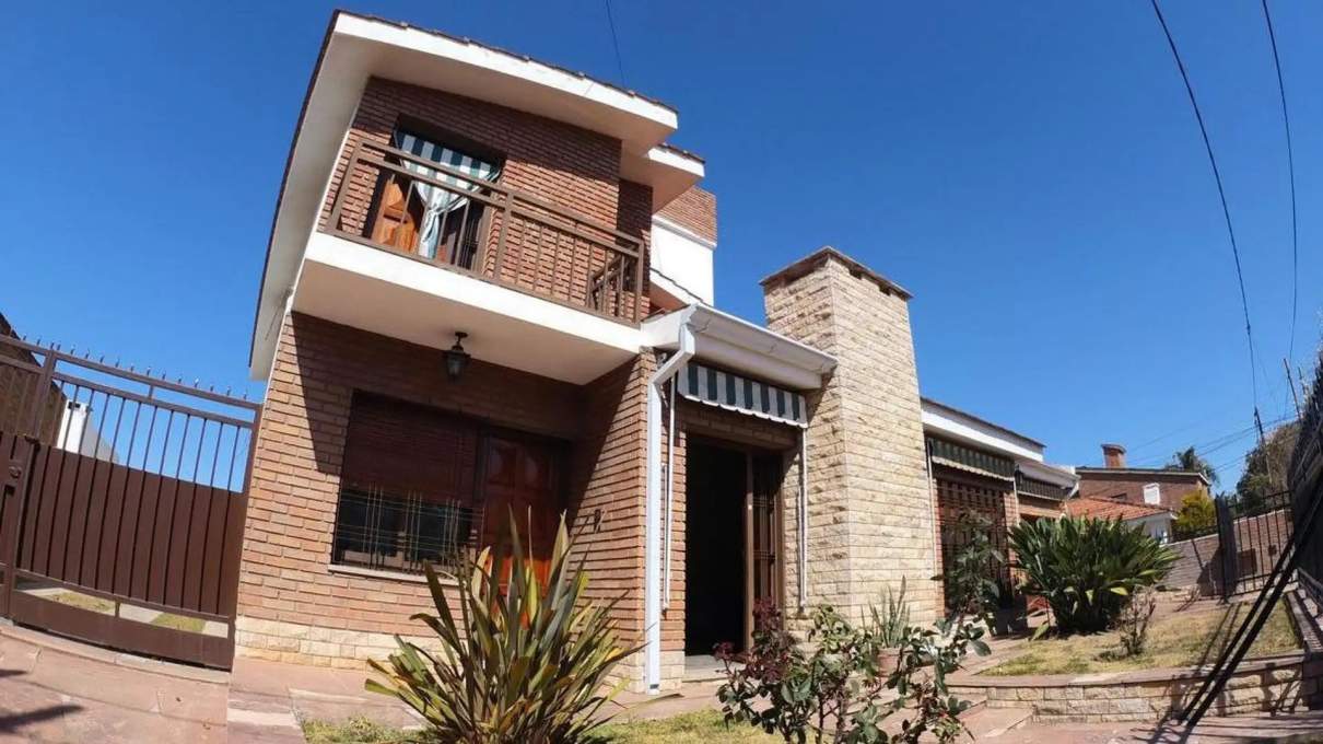 Se Vende Casa 5 Dormitorios Zona Norte Cerro de las rosas