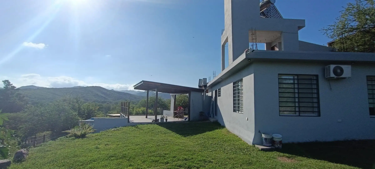 SE VENDE HERMOSA CASA EN CUMBRES DEL GOLF